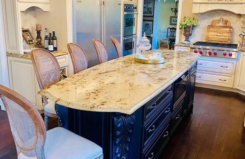 Granger House | Luxury Home with Spa & Hot Tub - Rated 10/10 by Guests