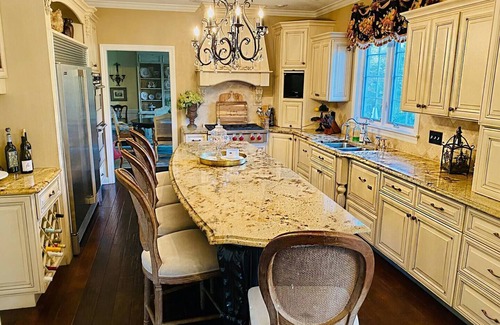 Granger House | Luxury Home with Spa & Hot Tub - Rated 10/10 by Guests