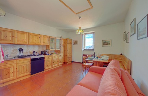 Magognino Apartment | Scenic Stresa Hills Hotel with Lake View & Pet-Friendly Rooms