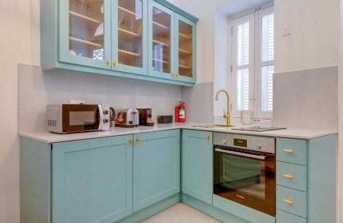 Senglea House | Elegant Oceanfront Townhouse in Senglea with Breakfast