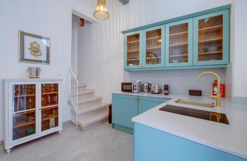 Senglea House | Elegant Oceanfront Townhouse in Senglea with Breakfast