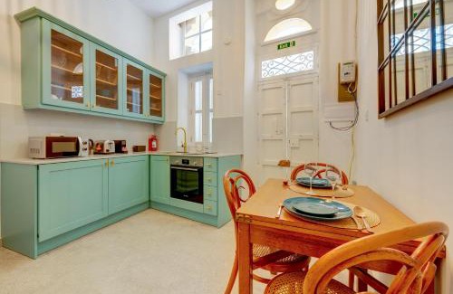 Senglea House | Elegant Oceanfront Townhouse in Senglea with Breakfast