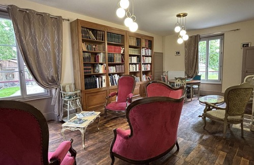 Jaligny-sur-Besbre Cottage | Charming Mansion with Spa, Park, and Activities