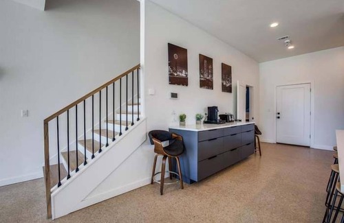 Dallas House | Cozy Retreat at Mandalay Nest with Spa and Breakfast