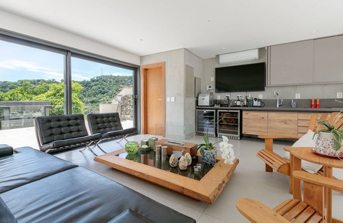 Jardim Botanico Villa | Elegant Mansion with Private Pool in Jardim Botânico