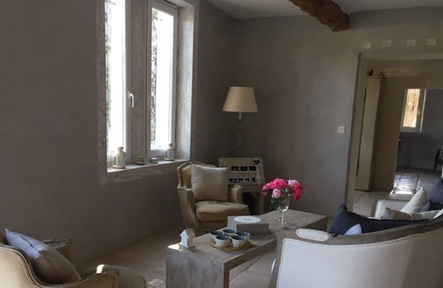 Bedarrides House | Charming Mas in Provence, Large heated Pool, Garden and Shaded Courtyard
