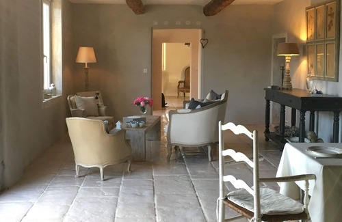 Bedarrides House | Charming Mas in Provence, Large heated Pool, Garden and Shaded Courtyard