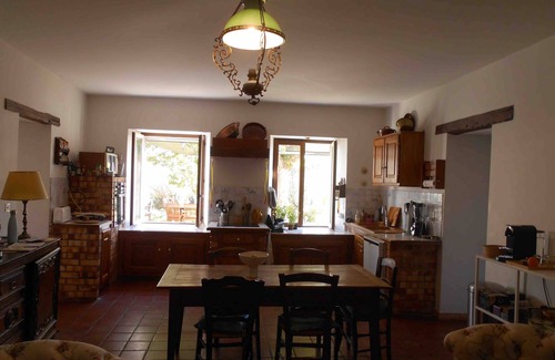 Mondragon House | Peaceful Mas Provençal with Pool & Garden for 14 Guests