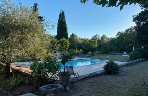 Mondragon House | Peaceful Mas Provençal with Pool & Garden for 14 Guests