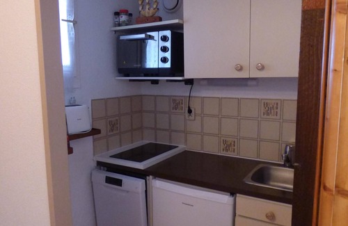 La Nartelle Apartment | Beachside Log Cabin with Terrace & Pool - Guest Rated 9.2