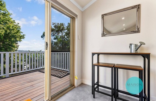 Merewether House | Perfectly Located Merewether Cottage with Spa & Hot Tub