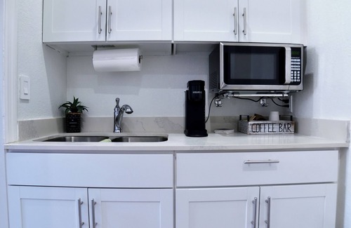 Ludlam Apartment | Charming Miami Apt: Kitchen BBQ & Comfy Living L39