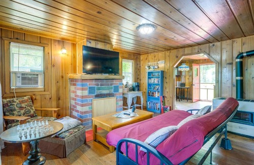 Herron House | Cozy Michigan Cottage with Sunroom and Lake Access