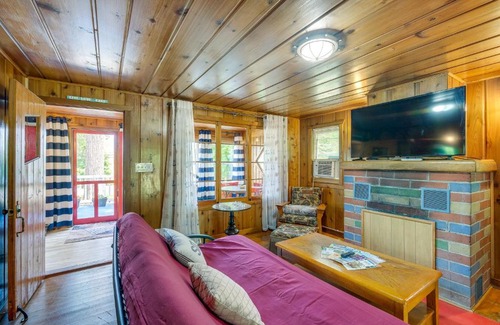 Herron House | Cozy Michigan Cottage with Sunroom and Lake Access