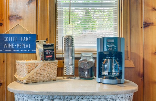 Herron Cottage | Relaxing Michigan Cottage with Sunroom & Lake Access