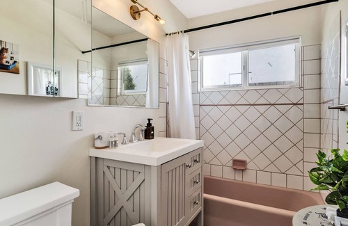 Araby Commons House | Charming Mid-Century House w/ Pool and Garden
