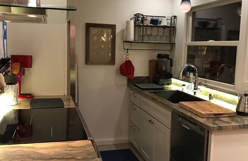 North Fair Oaks House | Pet-Friendly Mid-Century Modern Cottage with Ocean Views