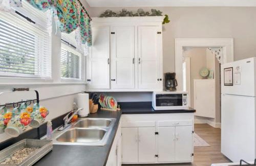 Hannon Park Apartment | Pet-Friendly Midtown Escape - Hannon Hideaway Unit C