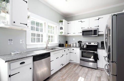 Columbus House | Midtown Bungalow: Family-Friendly Stay Near Fort Moore