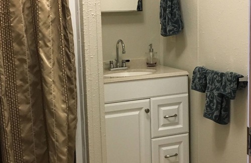 Newport House | Discover a Pet-Friendly Mini Mobile Home with Breakfast