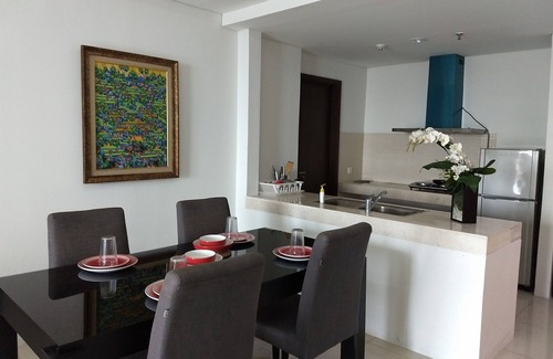 Jakarta Apartment | Modern 3 Bedroom Apartment with Breakfast in St Moritz