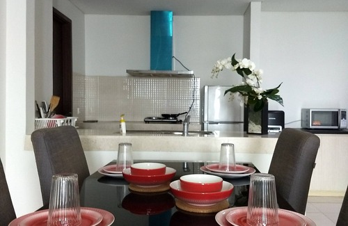 Jakarta Apartment | Modern 3 Bedroom Apartment with Breakfast in St Moritz