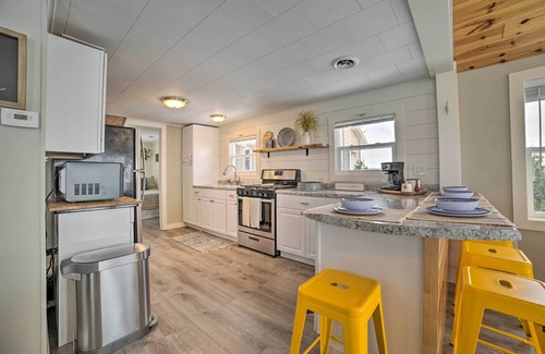 Prudenville Cottage | Modern Cottage on Houghton Lake - Guest Rated 10/10!