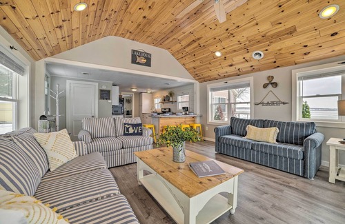 Prudenville Cottage | Modern Cottage on Houghton Lake - Guest Rated 10/10!