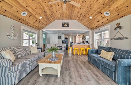Prudenville Cottage | Modern Cottage on Houghton Lake - Guest Rated 10/10!