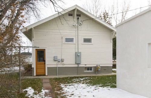 Miles City House | Modern Cottage: Guest Rated 10/10 & Family-Friendly Amenities