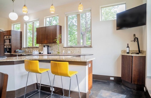 Central East Austin House | Modern Home with Spa and Breakfast Near Downtown & UT