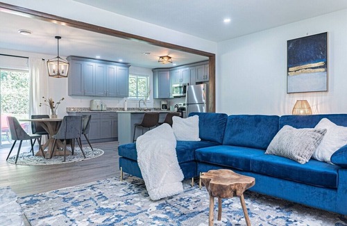 Snellville House | Top-Rated Modern Home with Family-Friendly Amenities