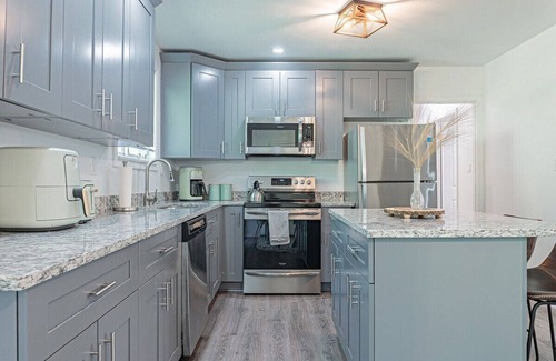 Snellville House | Top-Rated Modern Home with Family-Friendly Amenities