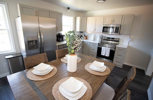 Monroe House | Charming Modern Home with Koi Pond & Spacious Backyard – Sleeps 6