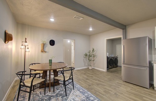MacGregor House | Charming Modern Minimalist 4-Bedroom Steps from UH