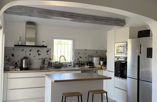 Evenos Villa | Modern Villa with Vineyard View and Complimentary Breakfast