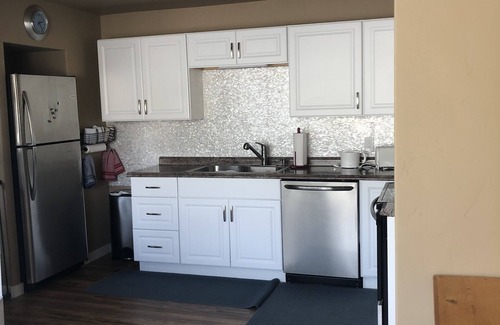 Prineville House | Modern Ranch-Style Home with Ocean View & Pet-Friendly Amenities