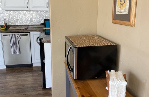 Prineville House | Modern Ranch-Style Home with Ocean View & Pet-Friendly Amenities