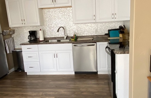 Prineville House | Modern Ranch-Style Home with Ocean View & Pet-Friendly Amenities