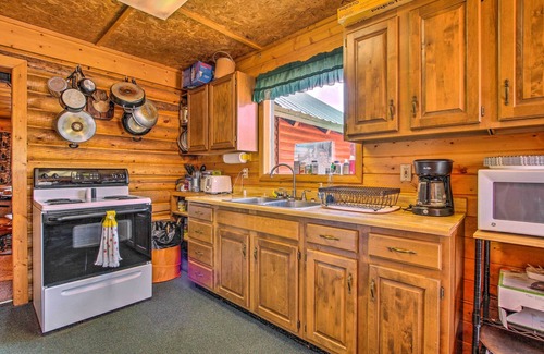 Ringling Cabin | Exceptional Montana Retreat with Scenic Mountain Views