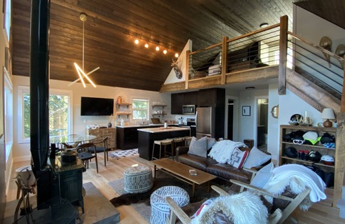 Sandpoint House | Charming Mountain Cabin Sleeps 12
