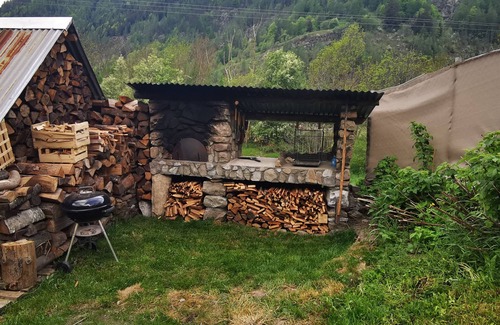 Champoleon House | Mountain House Retreat: 10/10 Rated & Pet Friendly Amenities