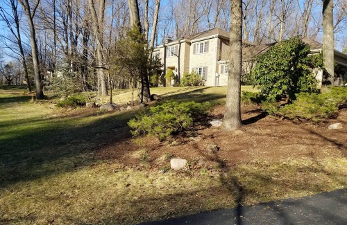 Cheshire House | Scenic Mountain View Retreat with Deck and Breakfast Options