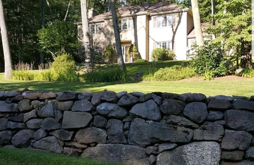 Cheshire House | Scenic Mountain View Retreat with Deck and Breakfast Options