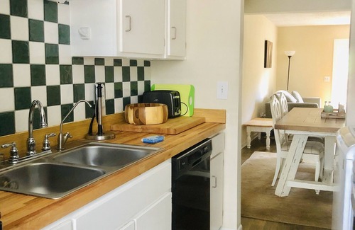 Mount Pleasant House | Pet-Friendly Mt. Pleasant Townhome with Pool & Free WiFi