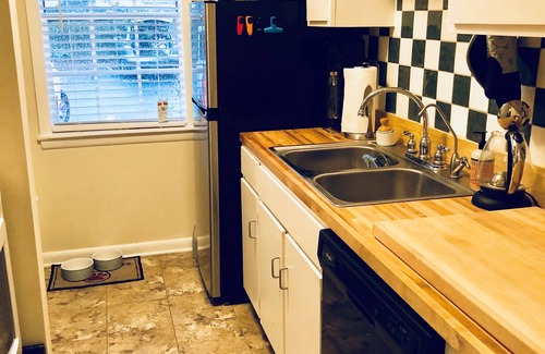 Mount Pleasant House | Pet-Friendly Mt. Pleasant Townhome with Pool & Free WiFi