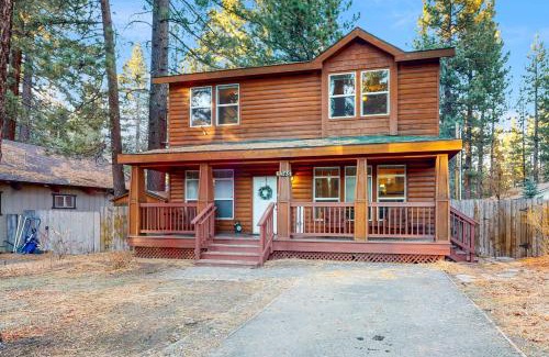 Bijou Park House | Cozy Mt Rose Retreat with Hot Tub and Family-Friendly Amenities