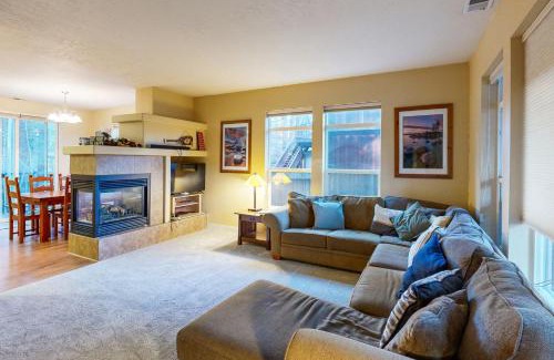 Bijou Park House | Cozy Mt Rose Retreat with Hot Tub and Family-Friendly Amenities