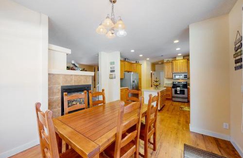 Bijou Park House | Cozy Mt Rose Retreat with Hot Tub and Family-Friendly Amenities