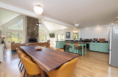 Bakersville Cabin | Idyllic Mountain Lodge with Fire Pit and Scenic Views